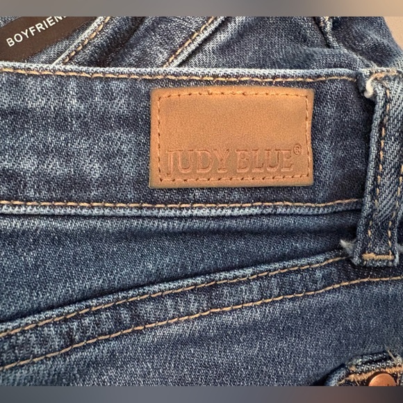 Judy Blue distressed denim jeans-13/31 - Picture 5 of 9